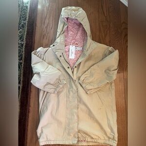 NWT vineyard vines girls sand color puff sleeve parka size M